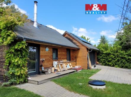 Před domem | Prodej - dům/vila, 100 m²