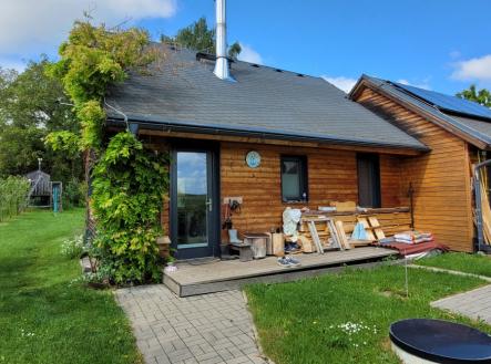 Před domem | Prodej - dům/vila, 100 m²