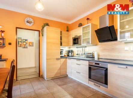 1NP - kuchyň pohled | Prodej - dům/vila, 120 m²