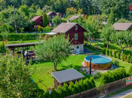 pohled na chatu a zahradu | Prodej - chata/rekreační objekt, 16 m²