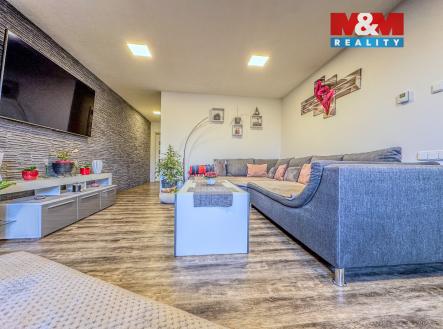 obývací pokoj ve spodním patře | Prodej - dům/vila, 200 m²