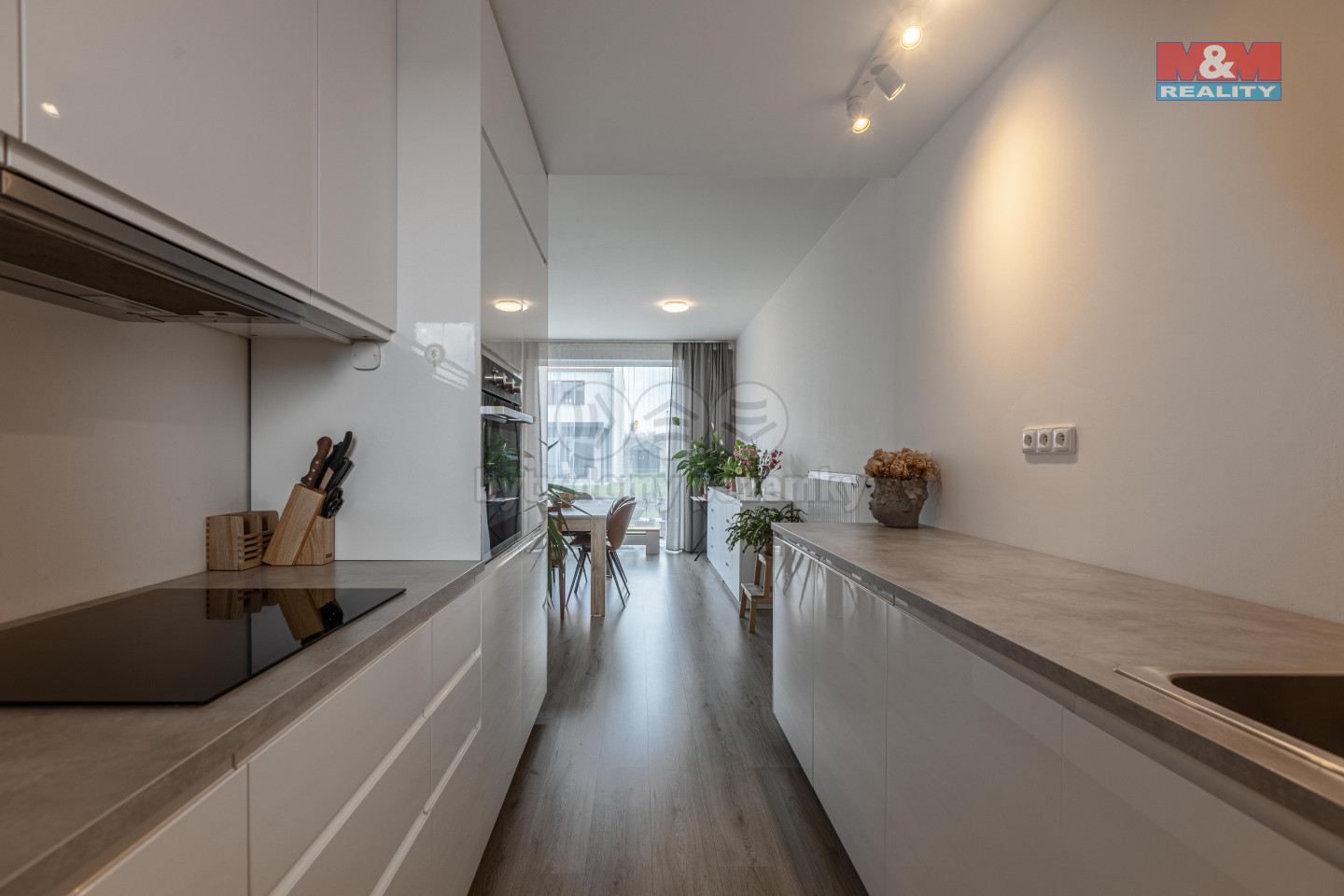 EOSR9673-HDR.jpg