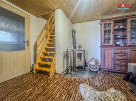 obývací pokoj se vstupem do patra | Prodej - chata/rekreační objekt, 32 m²