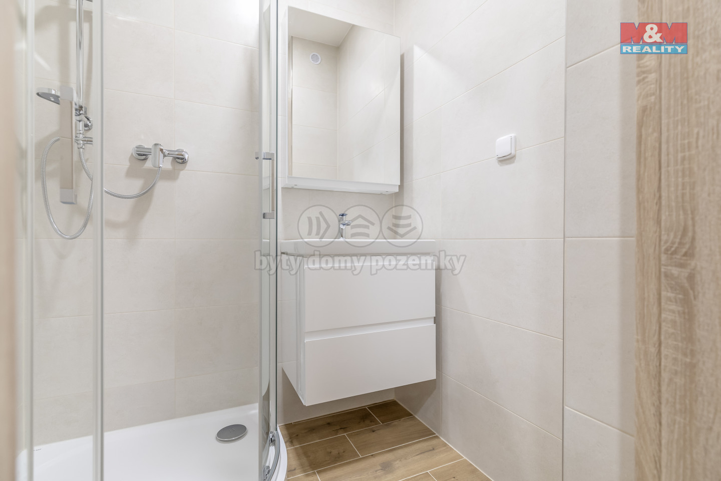 b4a4e44c-8d44-4ec8-bd20-ba9f7372d337.jpg