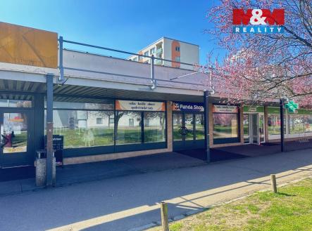 Pohled na obchodní prostor a výlohy | Pronájem - obchodní prostor, 265 m²