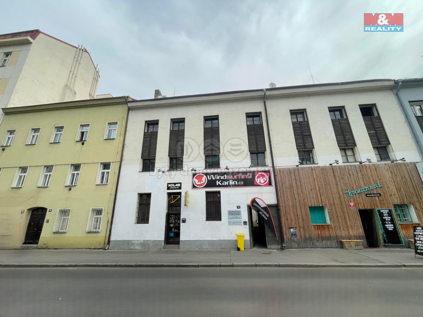 Pohled na kancelářský prostor z ul. Pobřežní