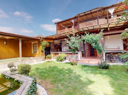 dům ze zahrady | Prodej - dům/vila, 230 m²