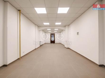Vstup do prodejny | Pronájem - obchodní prostor, 52 m²