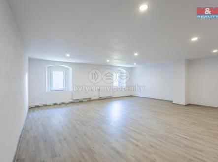 Dům 2 Pokoj  | Prodej - dům/vila, 640 m²