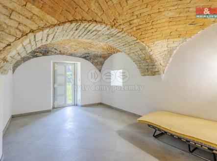 Dům 2 Přizemí pokoj  | Prodej - dům/vila, 640 m²