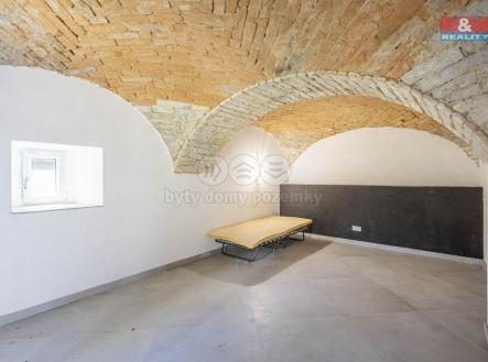 Dům 2 Přizemí pokoj  | Prodej - dům/vila, 640 m²