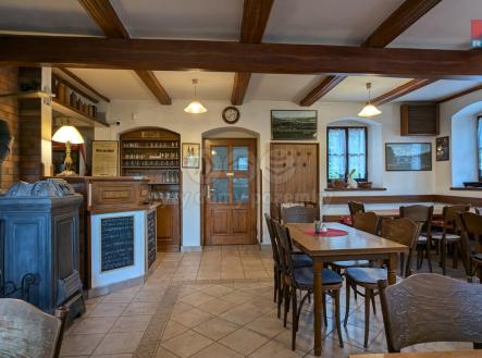 vstup do kuchyně a bar | Pronájem - hotel, 308 m²