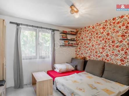 obývací část v přízemí chaty | Prodej - chata/rekreační objekt, 35 m²