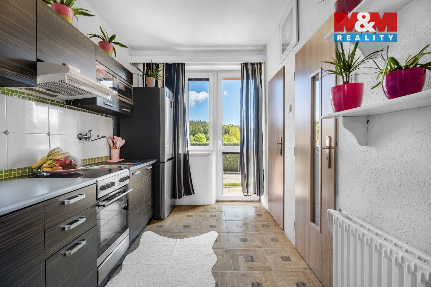 Kuchyně - vyhled na záhradu 