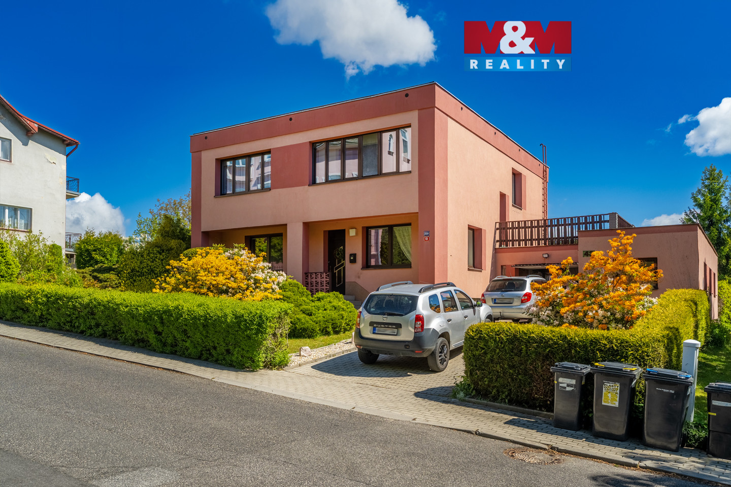 dům, pohled s čela