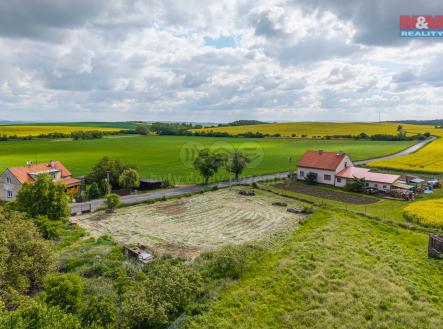 pohled na okolí pozemku | Prodej - pozemek pro bydlení, 1 977 m²