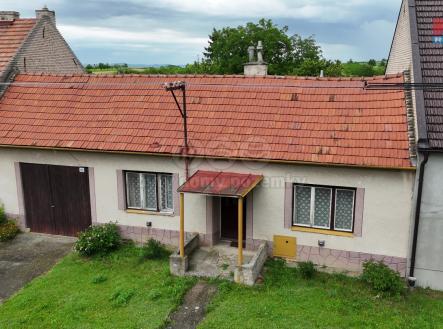 DJI_20231115180034_0018_D - frame at 0m6s.jpg | Prodej - dům/vila, 74 m²