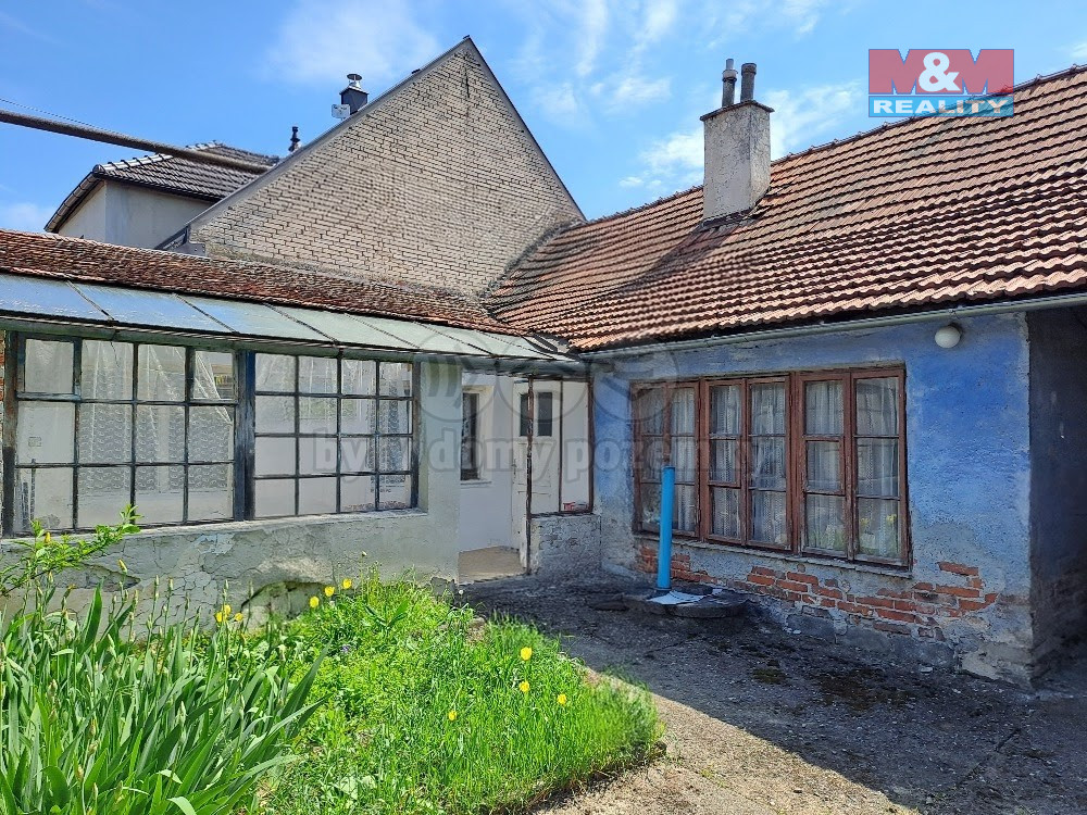 pohled ze dvora~2.jpg