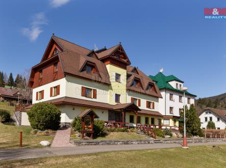 pohled na budovu | Prodej - hotel, 1 049 m²