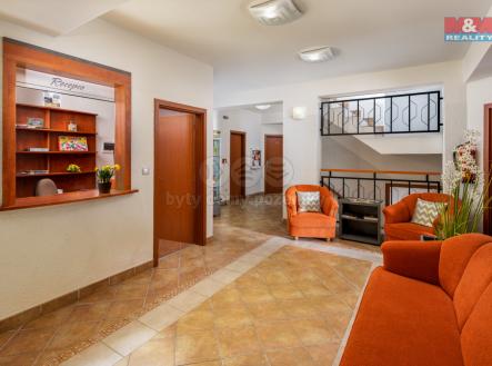 Recepce | Prodej - hotel, 1 049 m²