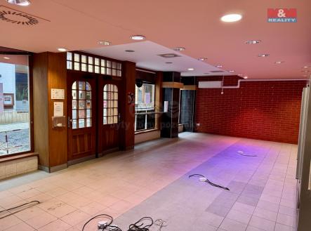 Vstup do řeznictví  | Pronájem - obchodní prostor, 184 m²
