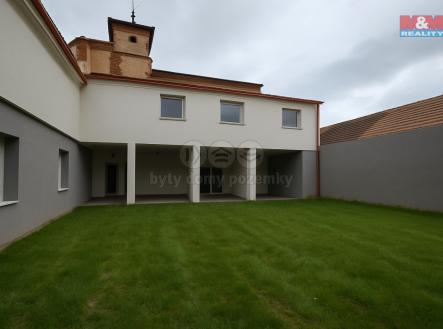 Dvůr.jpg | Prodej - dům/vila, 288 m²