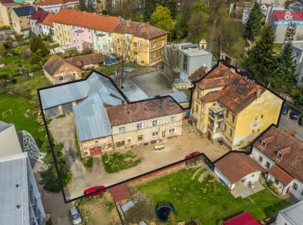 Pohled na dům | Prodej - pozemek pro komerční výstavbu, 1 795 m²