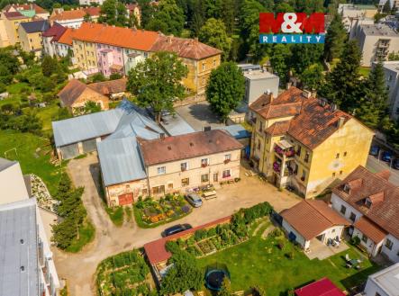 Pohled na dům | Prodej - pozemek pro komerční výstavbu, 1 795 m²
