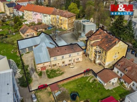 Pohled na dům | Prodej - pozemek pro komerční výstavbu, 1 795 m²