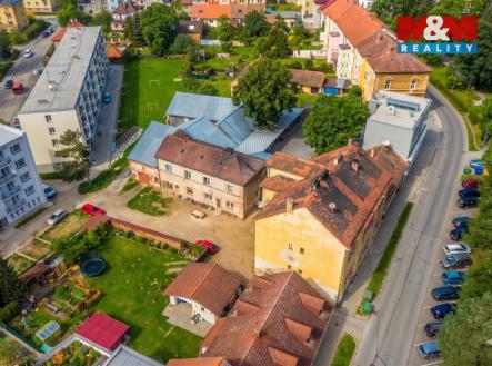 Pohled na dům | Prodej - pozemek pro komerční výstavbu, 1 795 m²