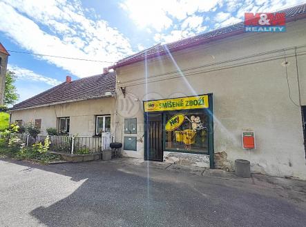 Pohled na dům | Pronájem - obchodní prostor, 100 m²