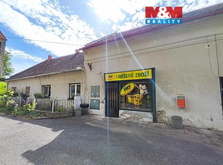 Pohled na dům | Pronájem - obchodní prostor, 100 m²