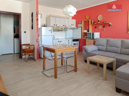 obývací pokoj s kuchyňským koutem | Pronájem bytu, 2+kk, 47 m²