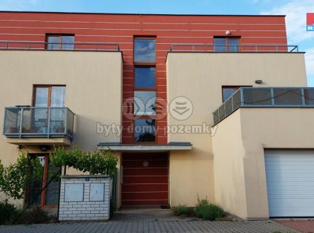Pohled na dům 2.jpg | Pronájem bytu, 2+kk, 60 m²