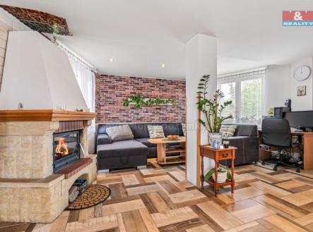 Obývací pokoj v přízemí | Prodej - dům/vila, 242 m²