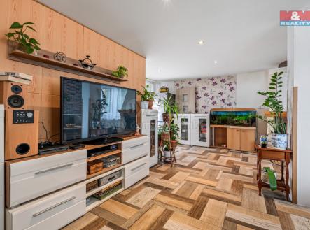 Obývací pokoj v přízemí | Prodej - dům/vila, 242 m²
