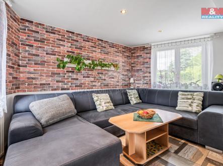 Obývací pokoj v přízemí | Prodej - dům/vila, 242 m²