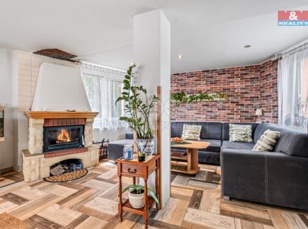 Obývací pokoj v přízemí | Prodej - dům/vila, 242 m²