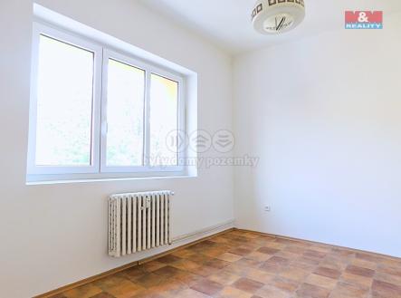 kuchyň - pohled od ledničky | Pronájem bytu, 1+1, 40 m²