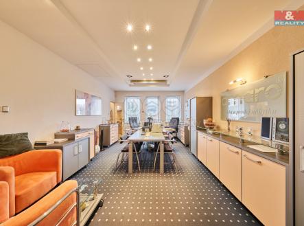 Kancelář | Pronájem - obchodní prostor, 327 m²