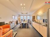Pronájem - obchodní prostor, 327 m²