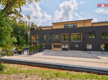 Pohled na bytový dům  | Prodej bytu, 2+kk, 42 m²