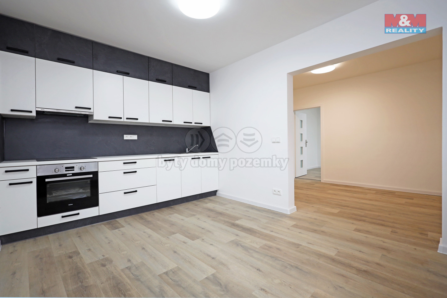 2E7A8745.jpg