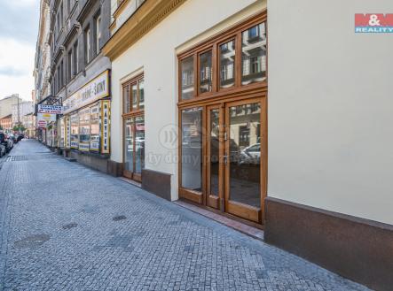 vchod  | Prodej - obchodní prostor, 85 m²