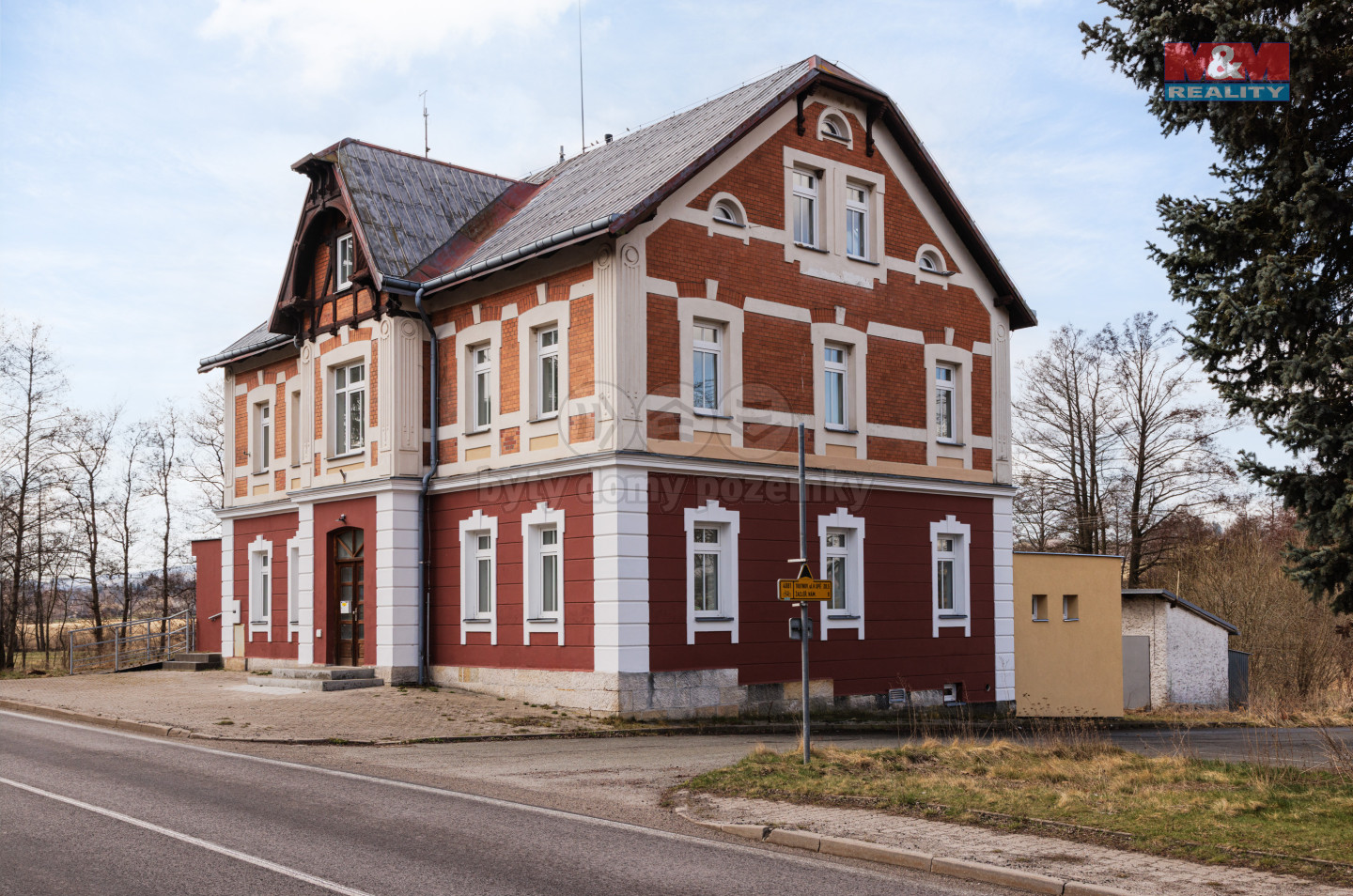 pohled na bytový dům