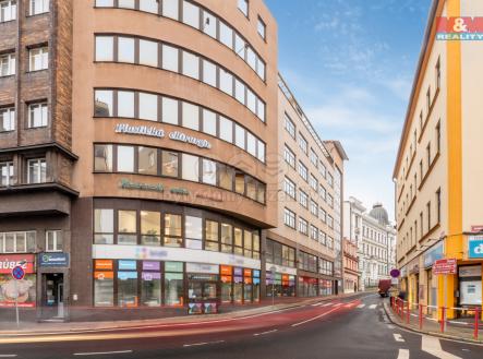 Pohled na budovu pronajímaných prostor. | Pronájem - kanceláře, 150 m²