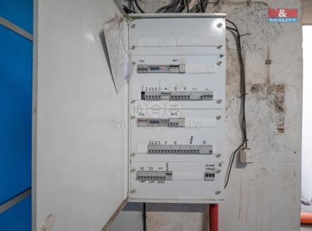 ee740853-343c-465c-bbaf-2ff229a5e4b3.jpg | Pronájem - výrobní prostor, 821 m²