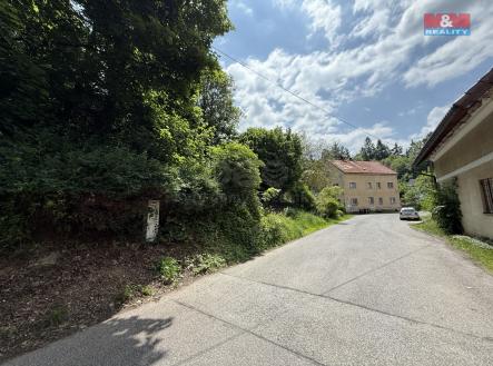 příjezdová komunikace | Prodej - pozemek pro bydlení, 1 052 m²