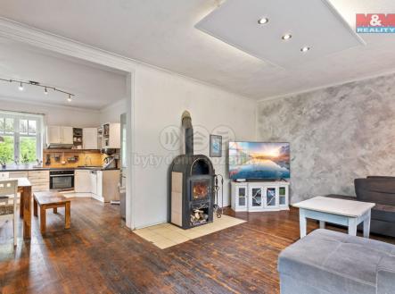 Přízemí obývací pokoj 1.jpg | Prodej - dům/vila, 130 m²