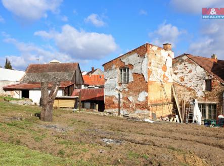 pohled na zadní trakt objektu | Prodej - dům/vila, 150 m²